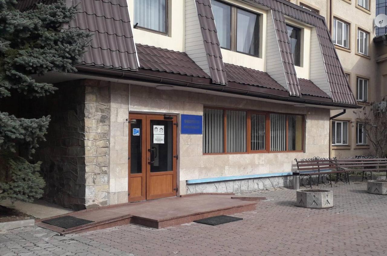 Prykarpattya Hotel Ivano-Frankivsk Exterior photo